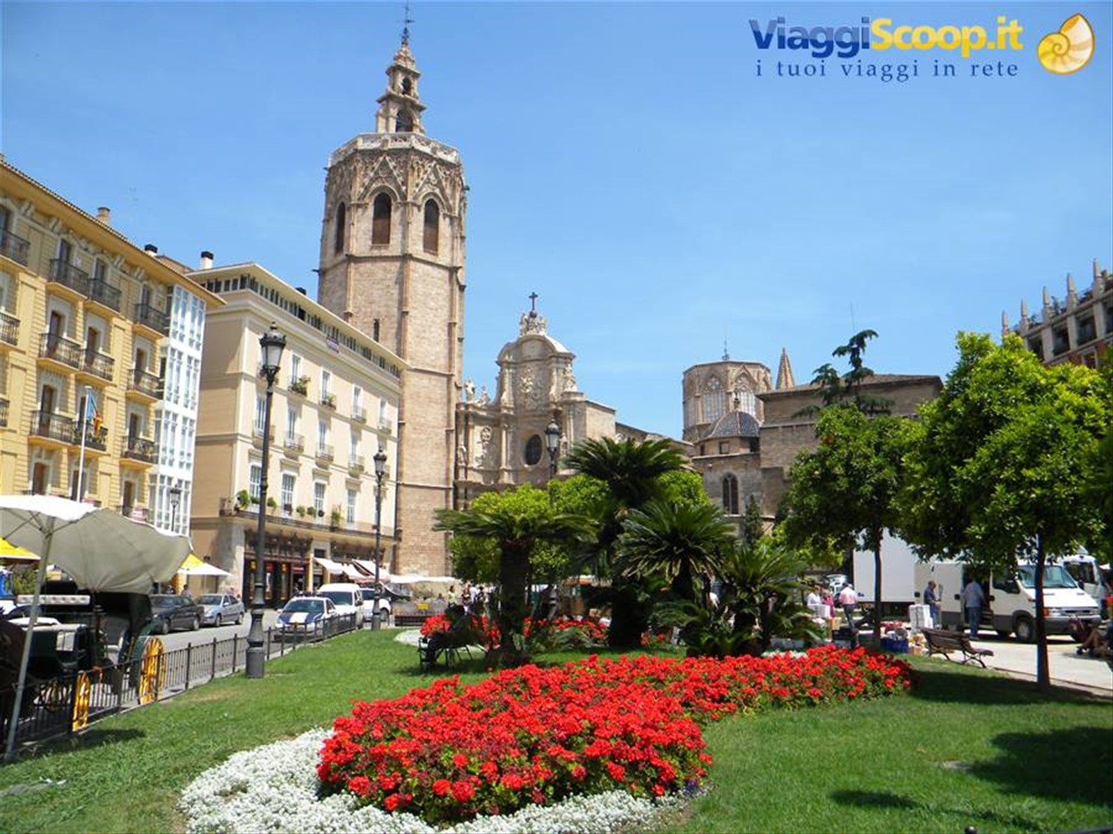 La cattedrale vista da Plaza Santa Catalina