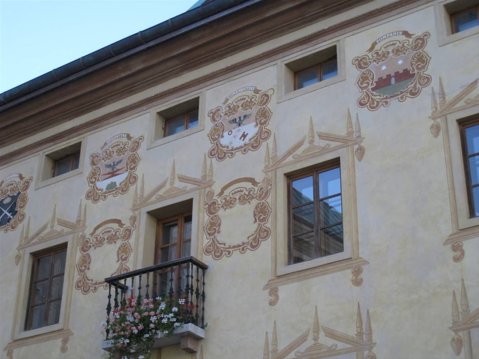 Decorazioni su immobili a Cortina