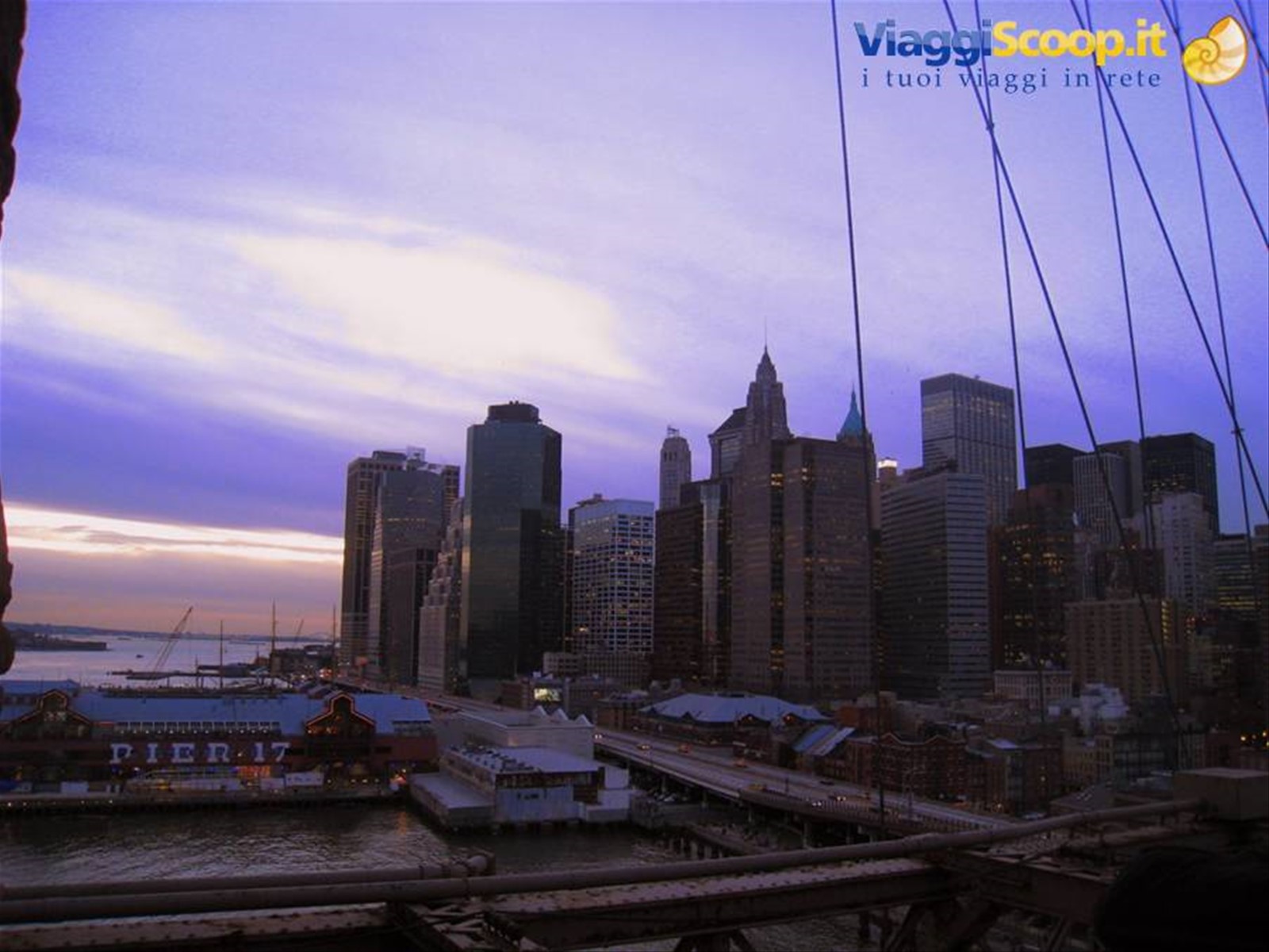 Il panorama di Lower Manhattan visto dal ponte di Brooklyn