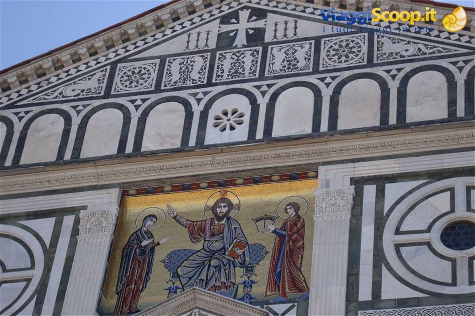 Facciata, elementi decorativi simbolici