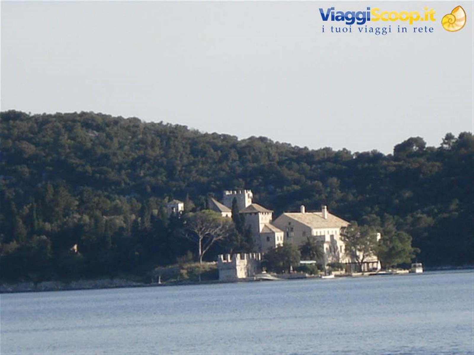 isola di Mljet: monastero sull'isola del veliko jezero