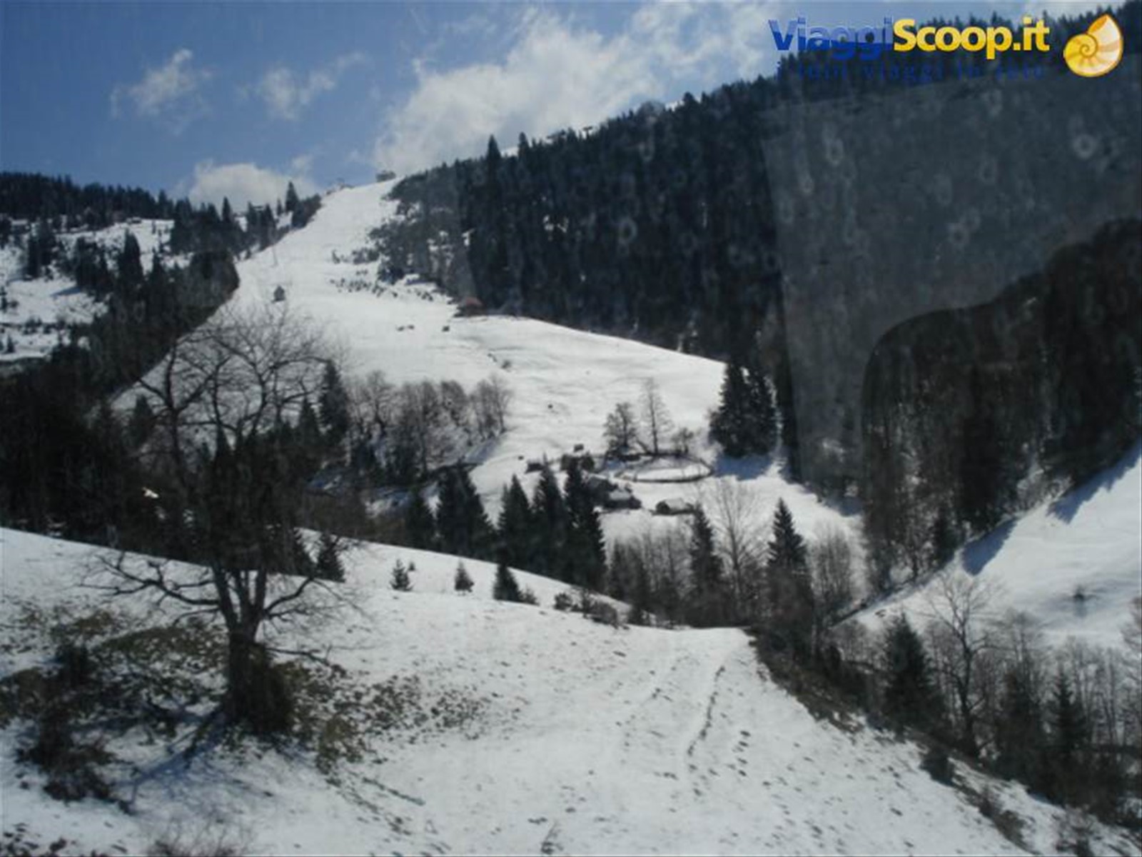 Montenegro: paesaggio di montagne innevate
