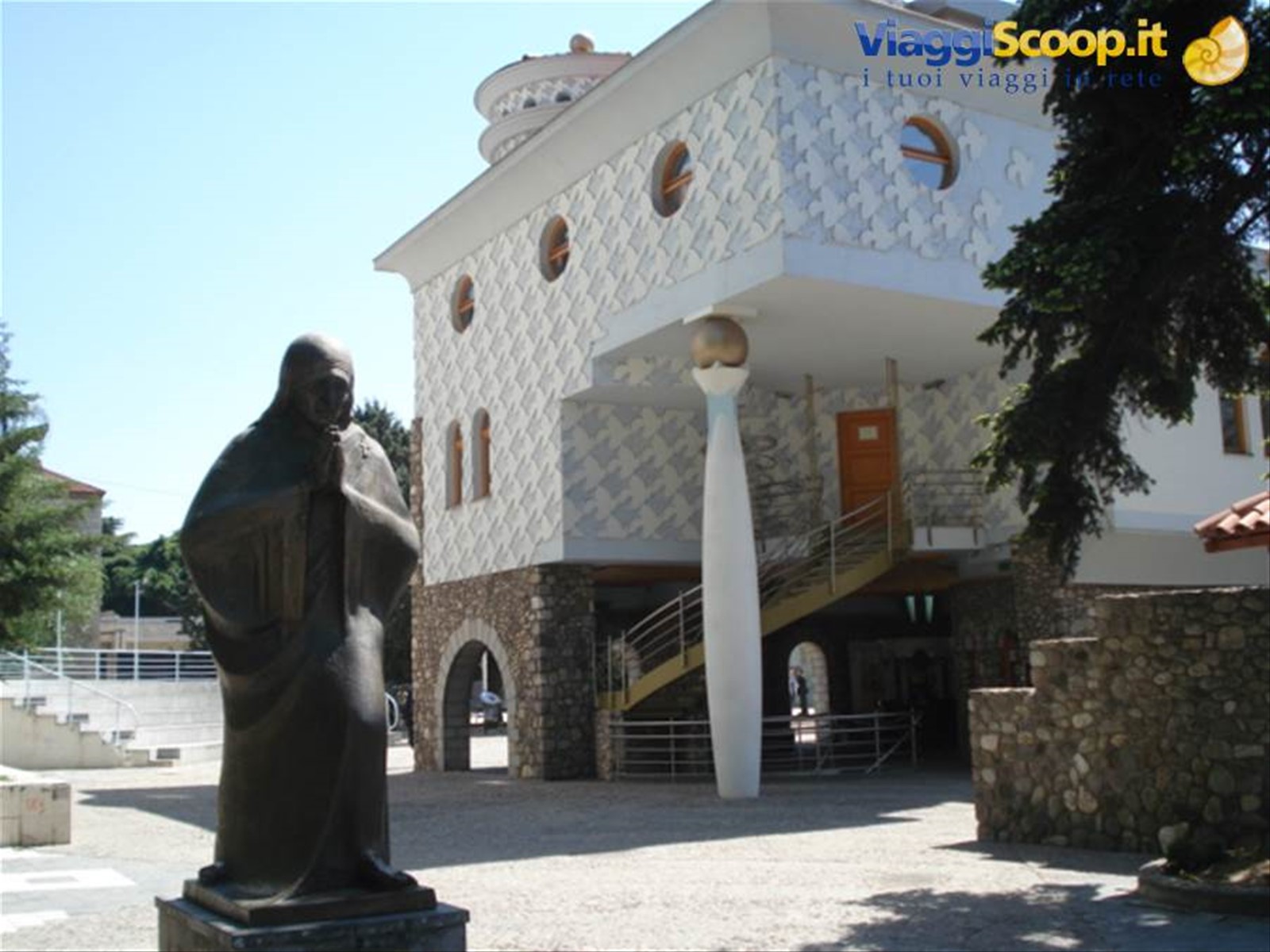 Skopje: monumento e casa di Madre Teresa natia di Skopje