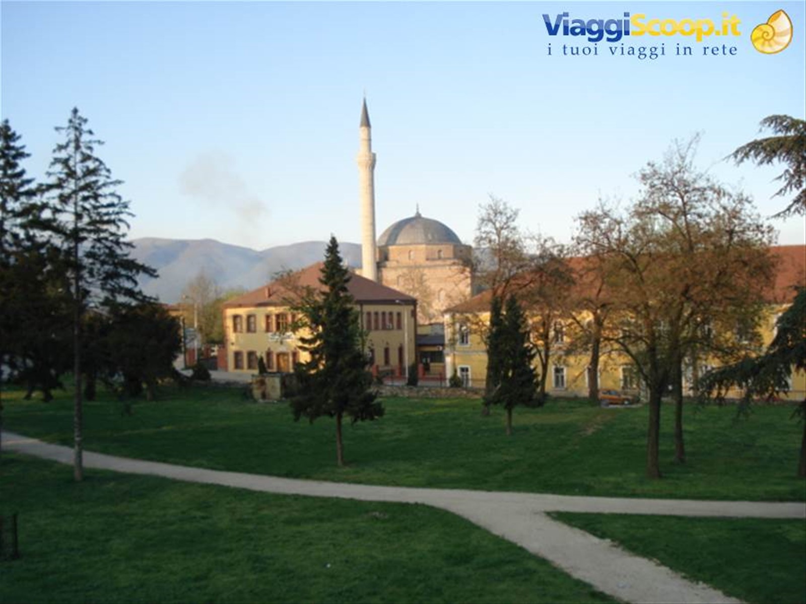 Skopje: moschea e parco cittadino