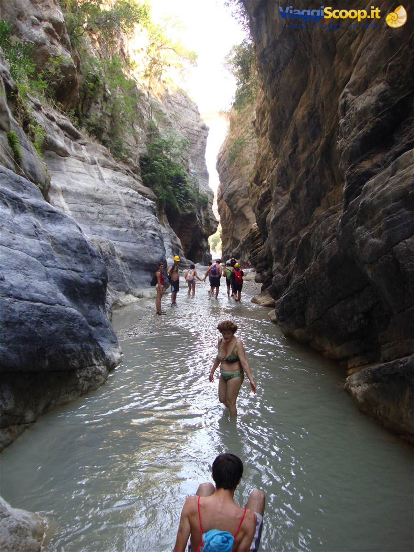per poi incontrare d'estate, turisti in cerca d'avventura.