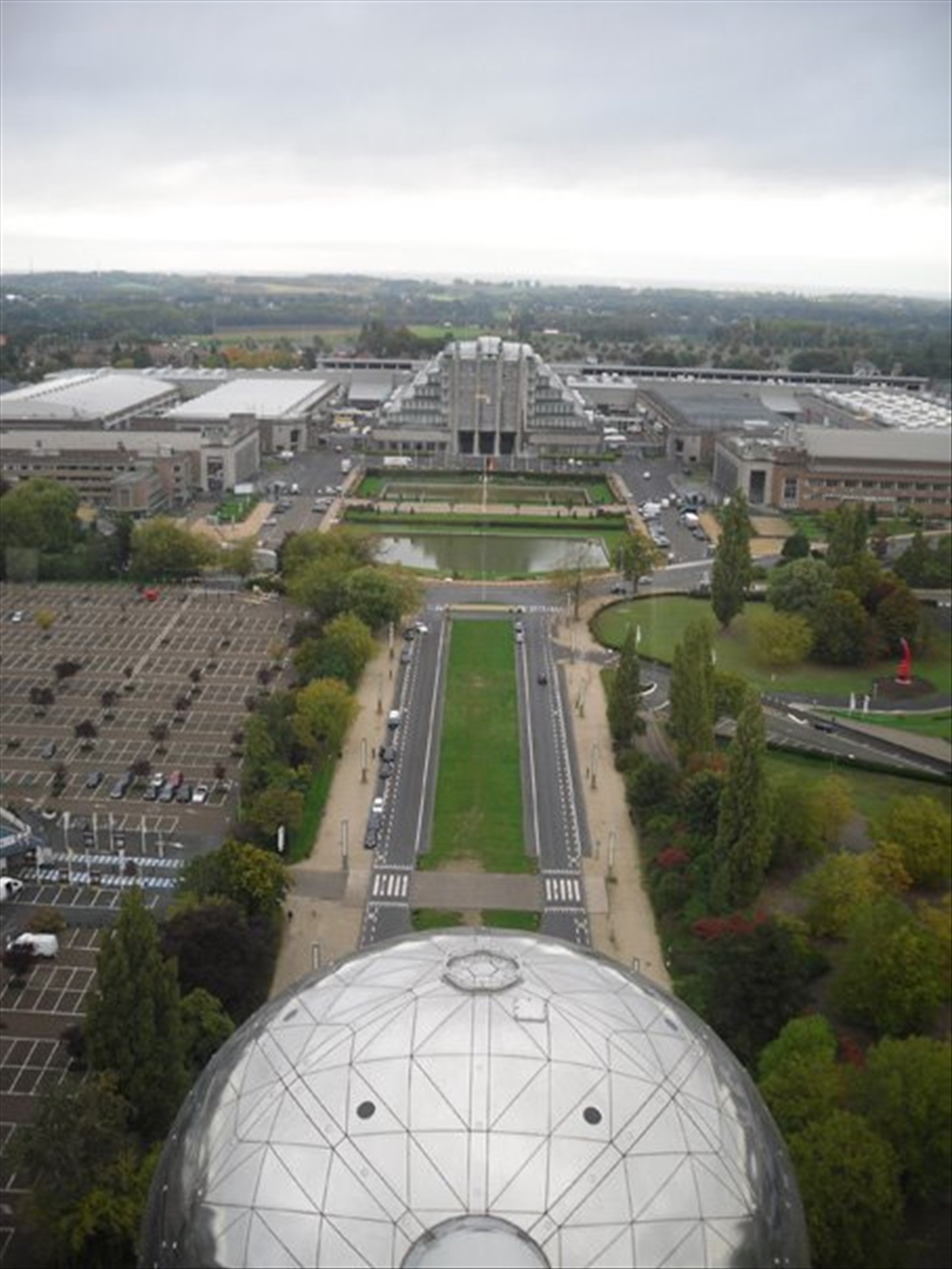 L'Atomium è una costruzione in acciaio progettata per l'Expo del 1958