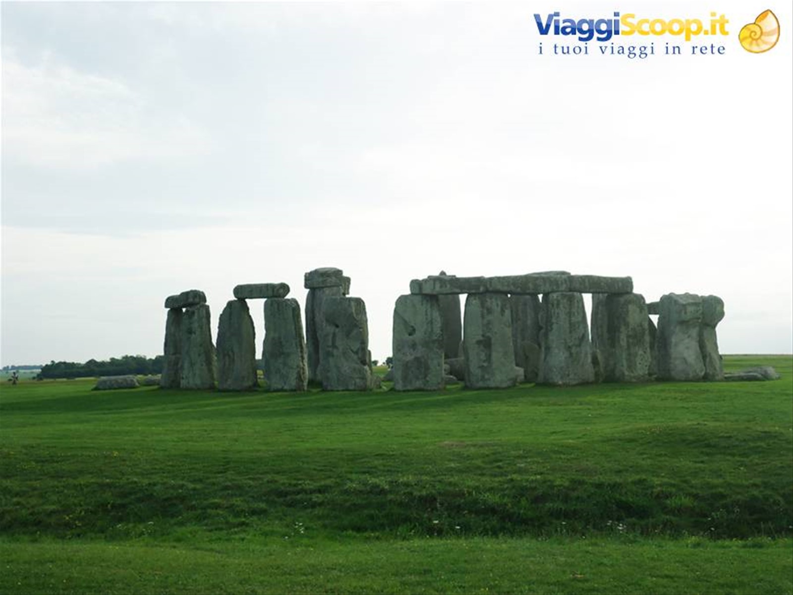 panorama dei misteriosi monoliti di stonehenge, wiltshire