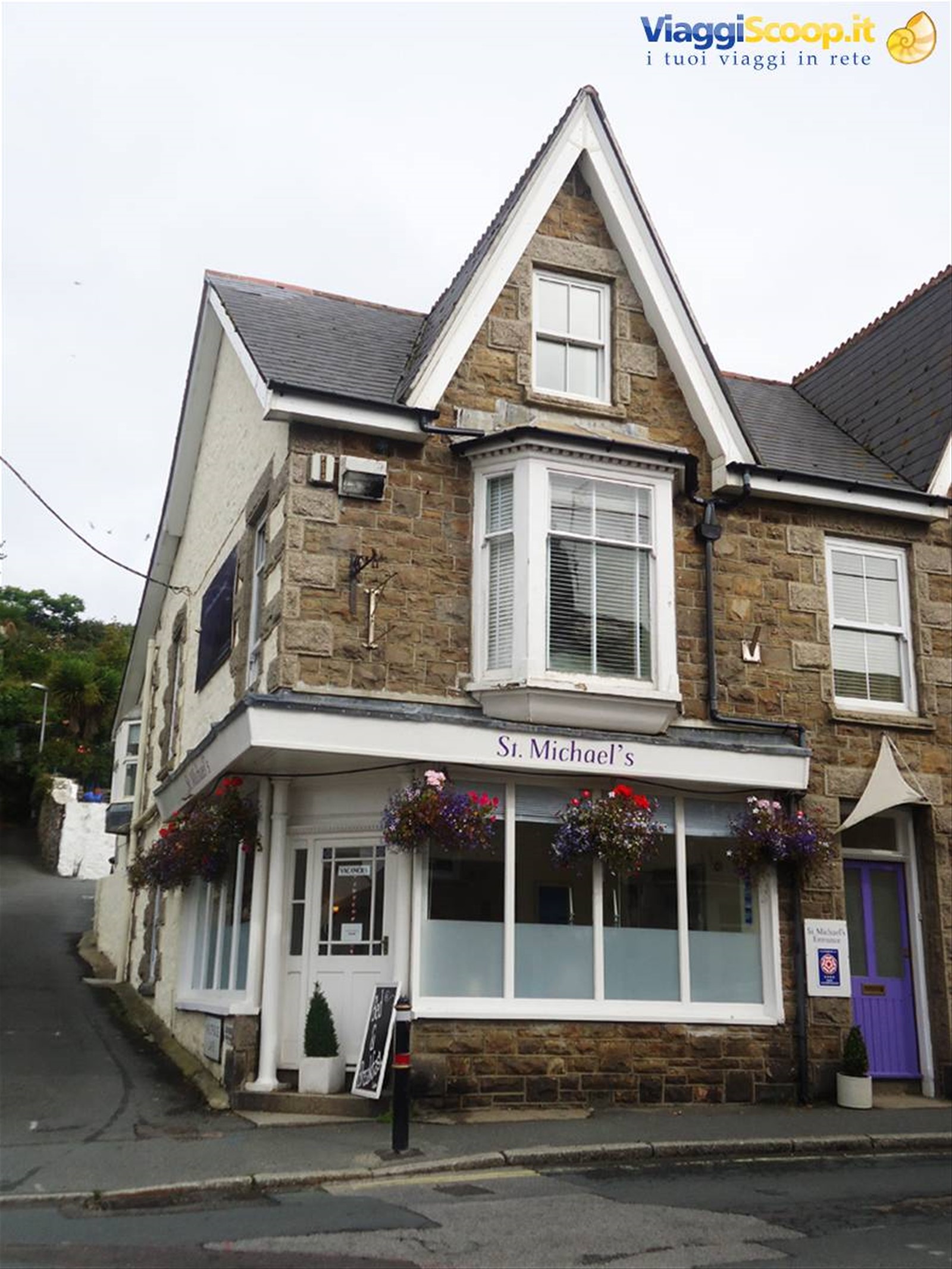 vista esterna di un piccolo hotel dal fascino particolare a Marazion