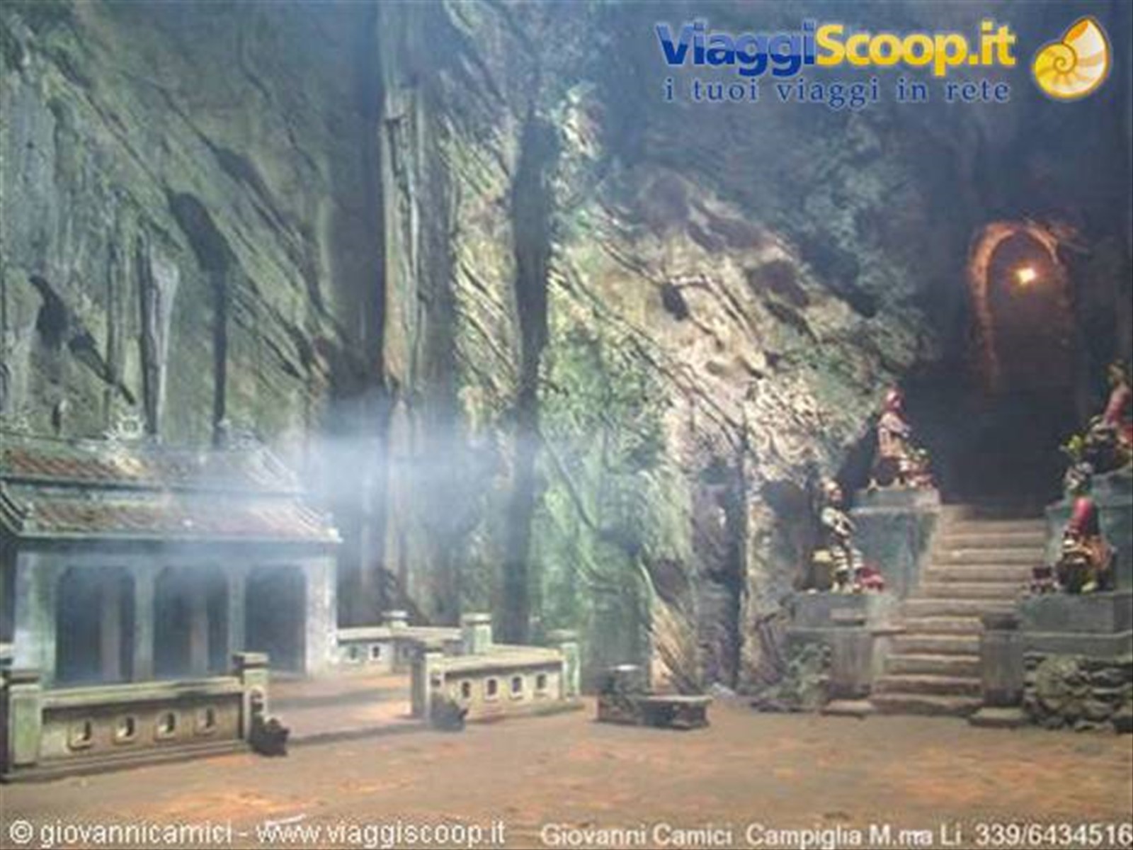Tempio in una grotta della montagna di marmo