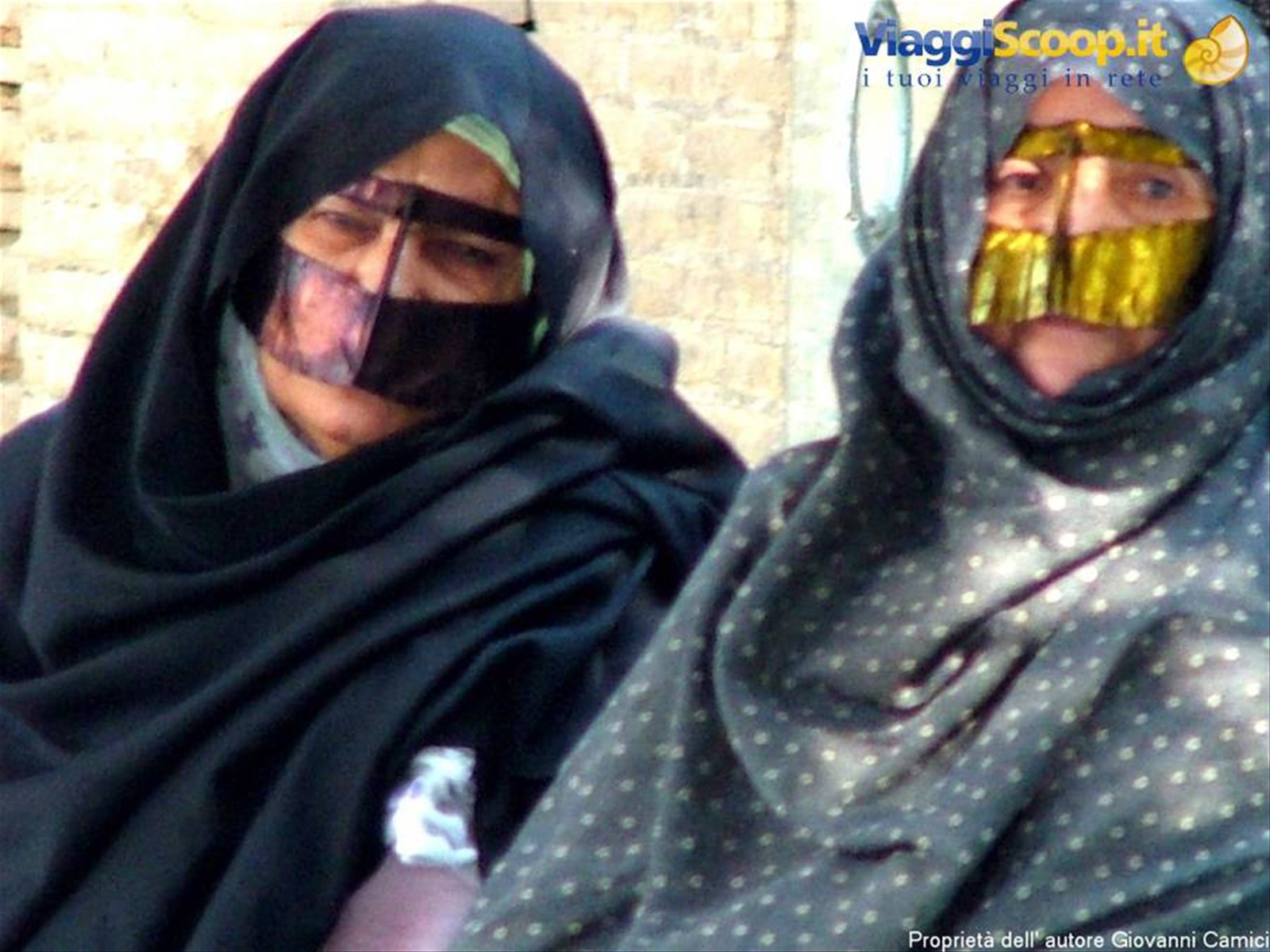 Donne con burqa bandari