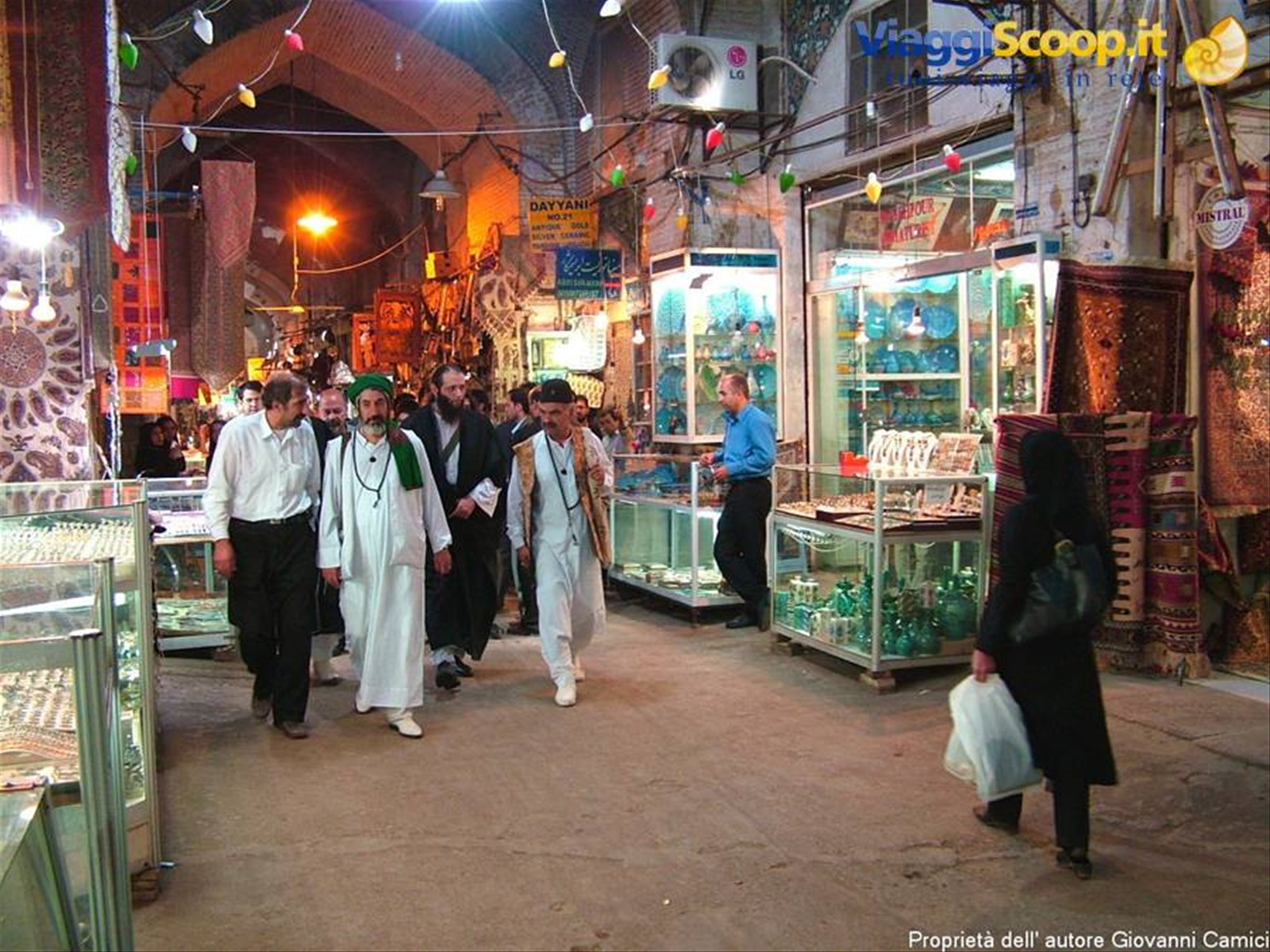 religiosi Sufi per il bazar di Isfahan