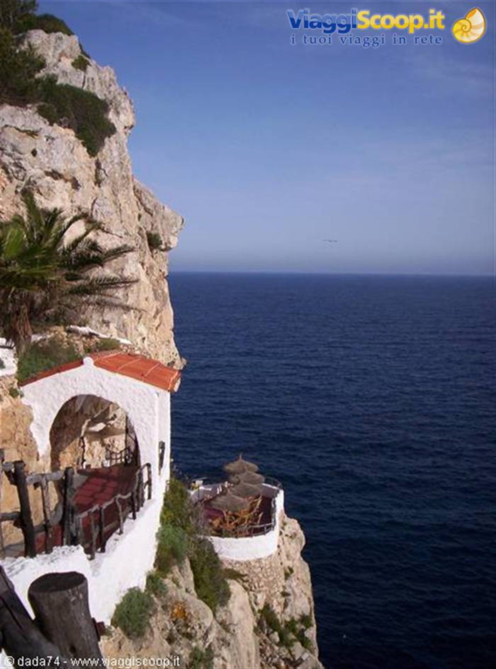 Cala en Porter: la Cova des Xoroi