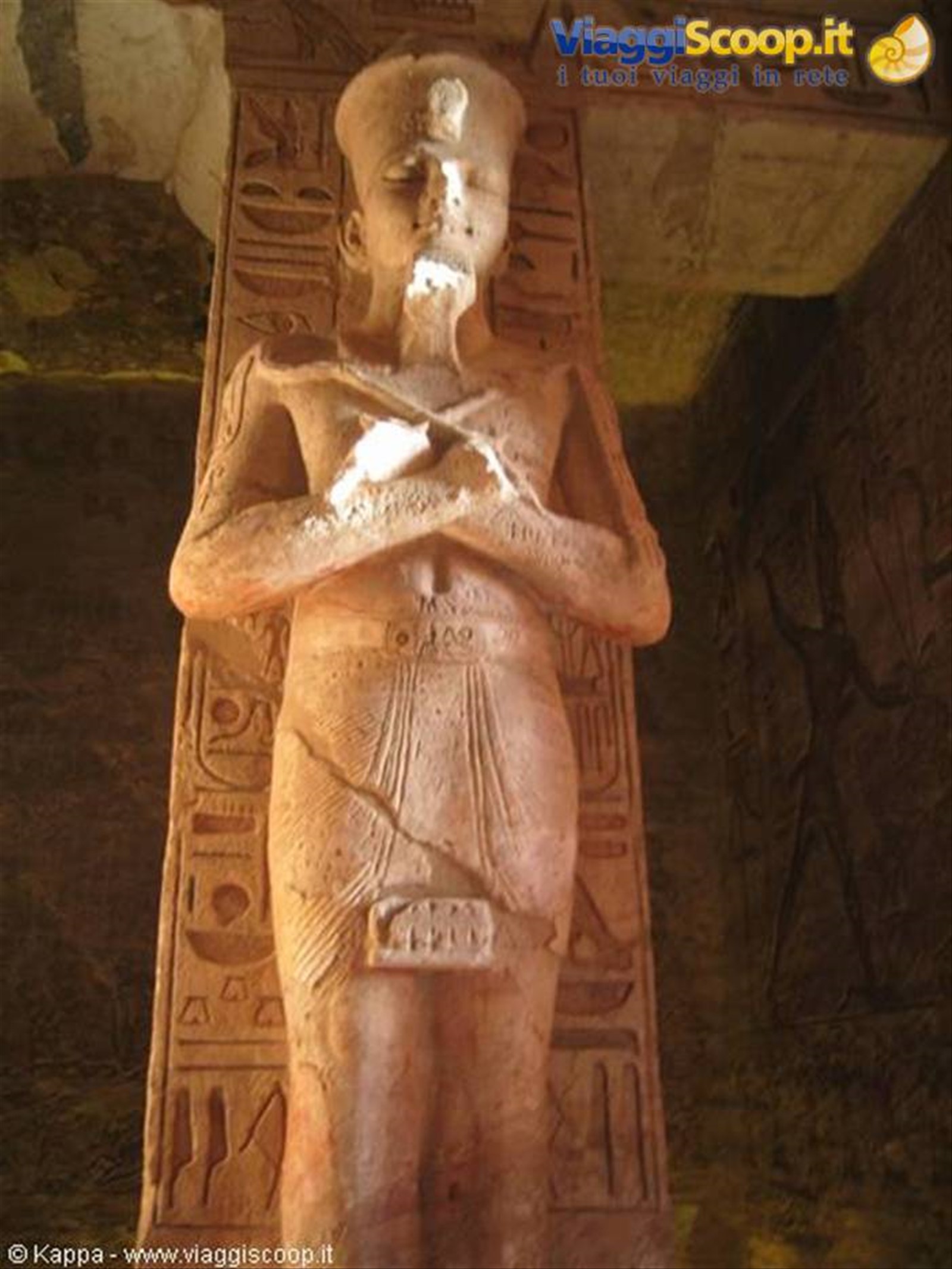 Statua di RAMESSE all'interno del tempio