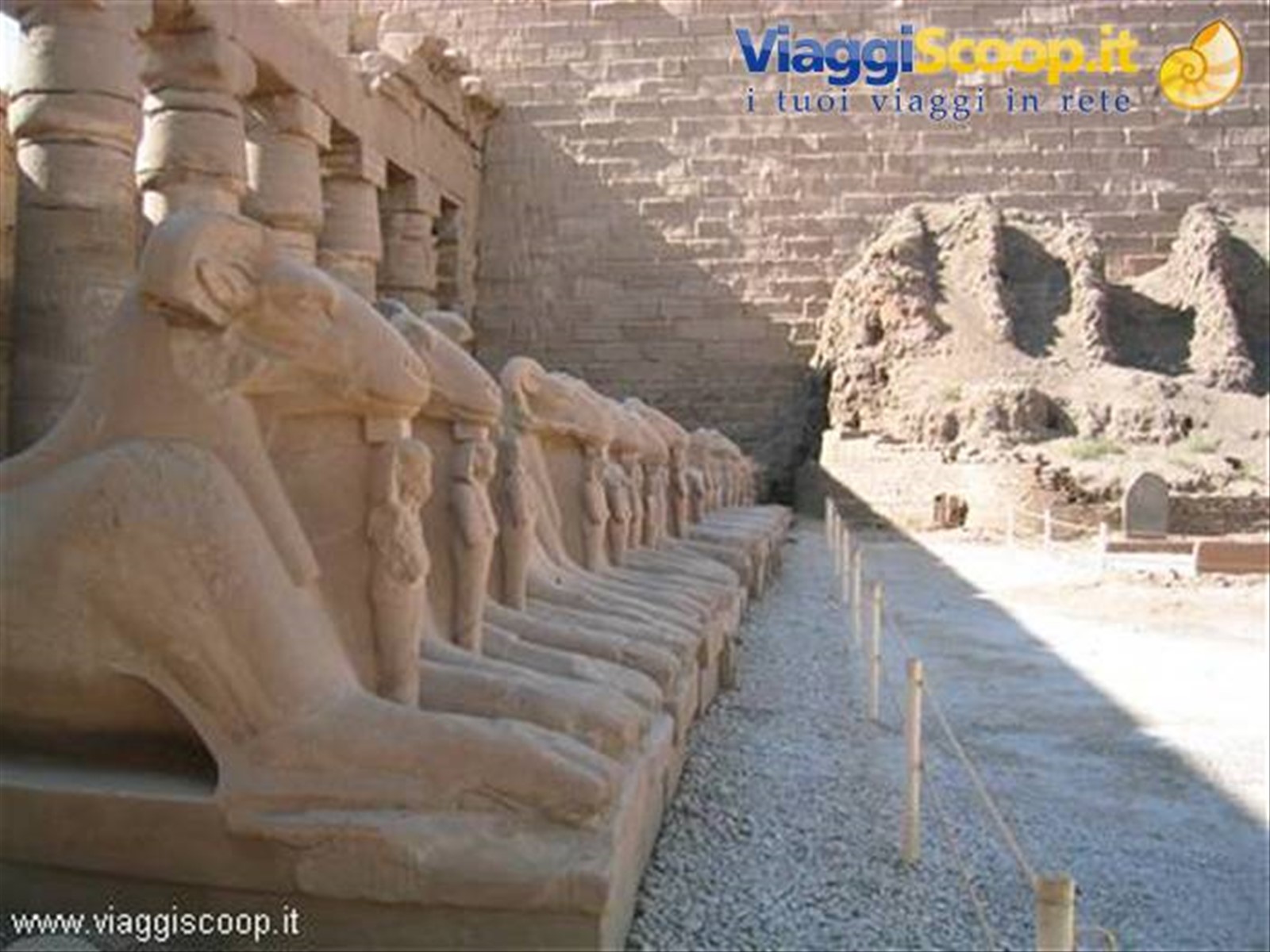Tempio di Karnak: la "Via degli Dei"