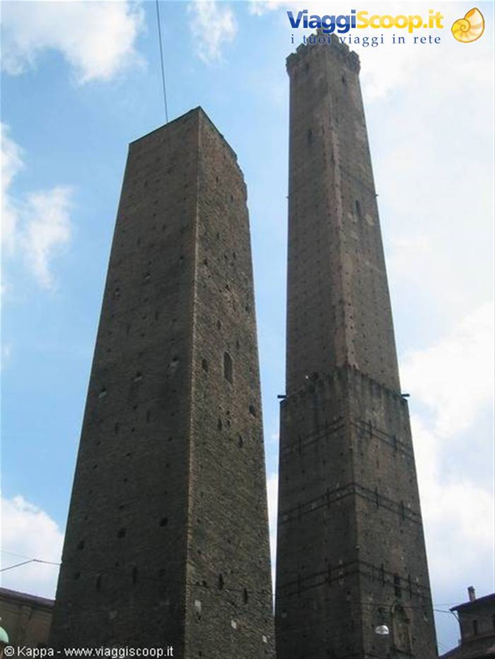 Le due torri: la Torre degli Asinelli e la Torre Garisenda