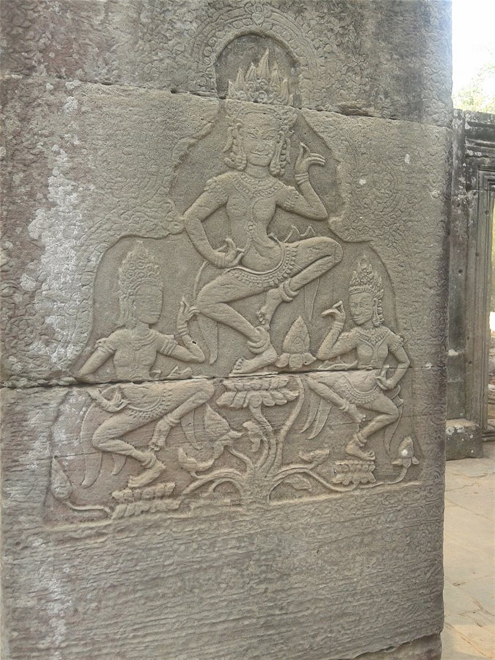 Angkor Thom, Apsara