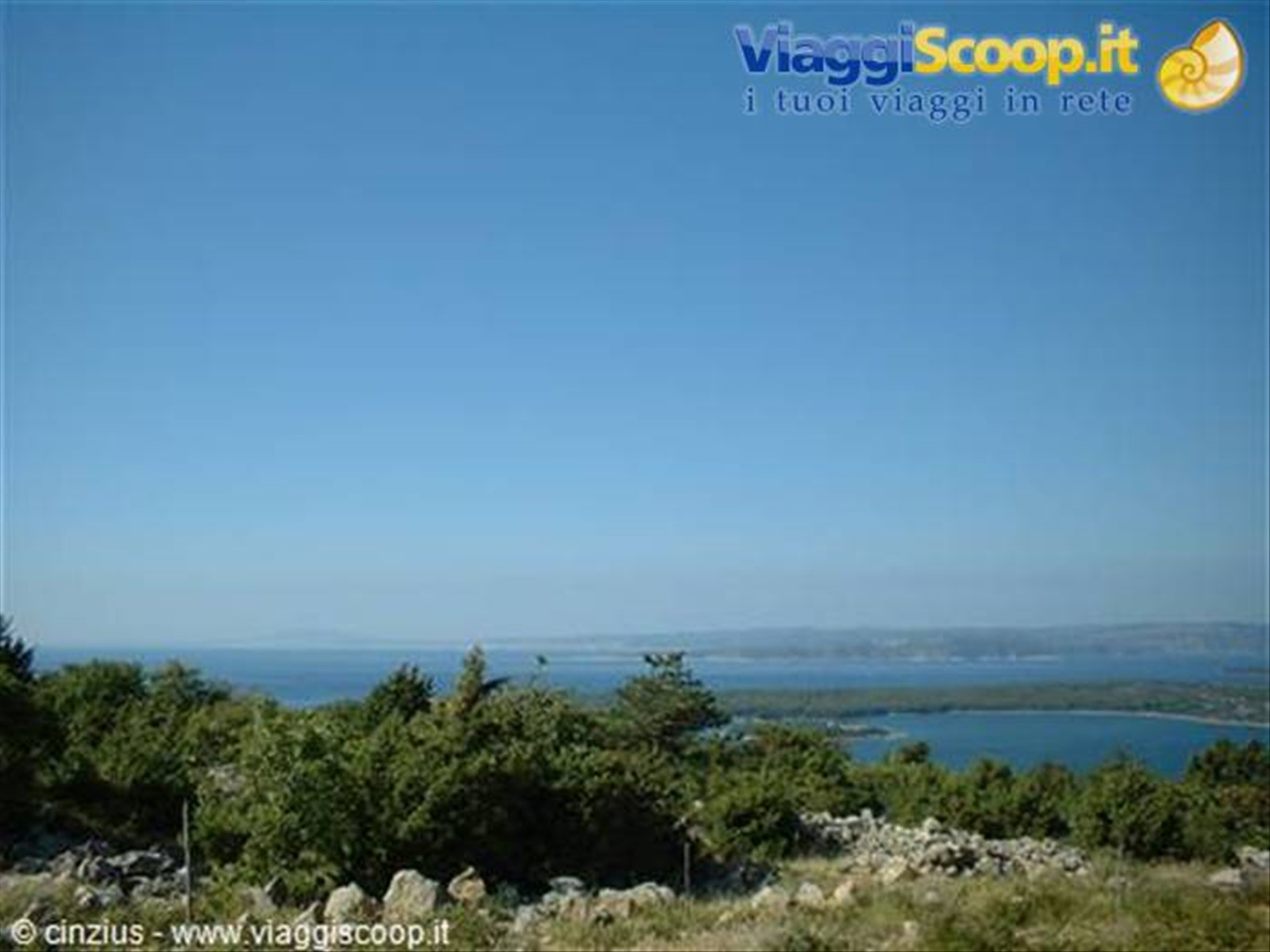 l'isolotto in mezzo al mare