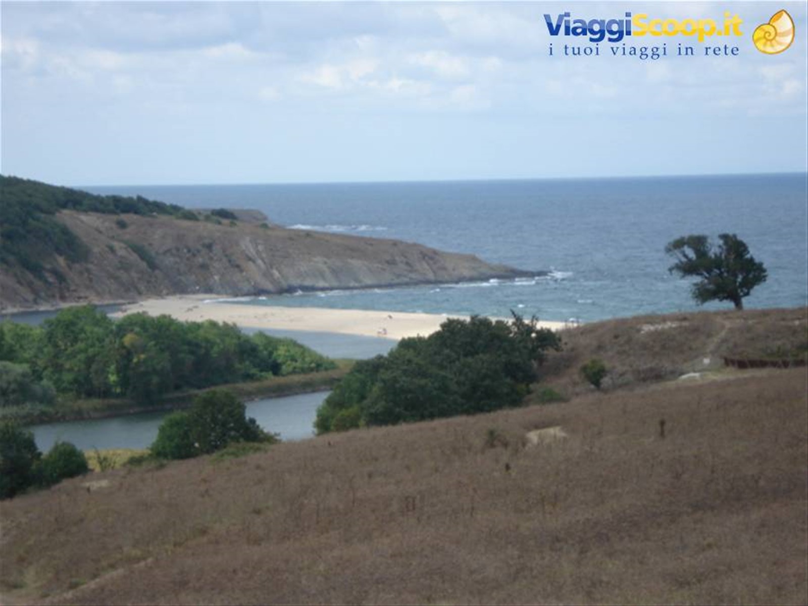laguna e spiaggia a Sinemorets