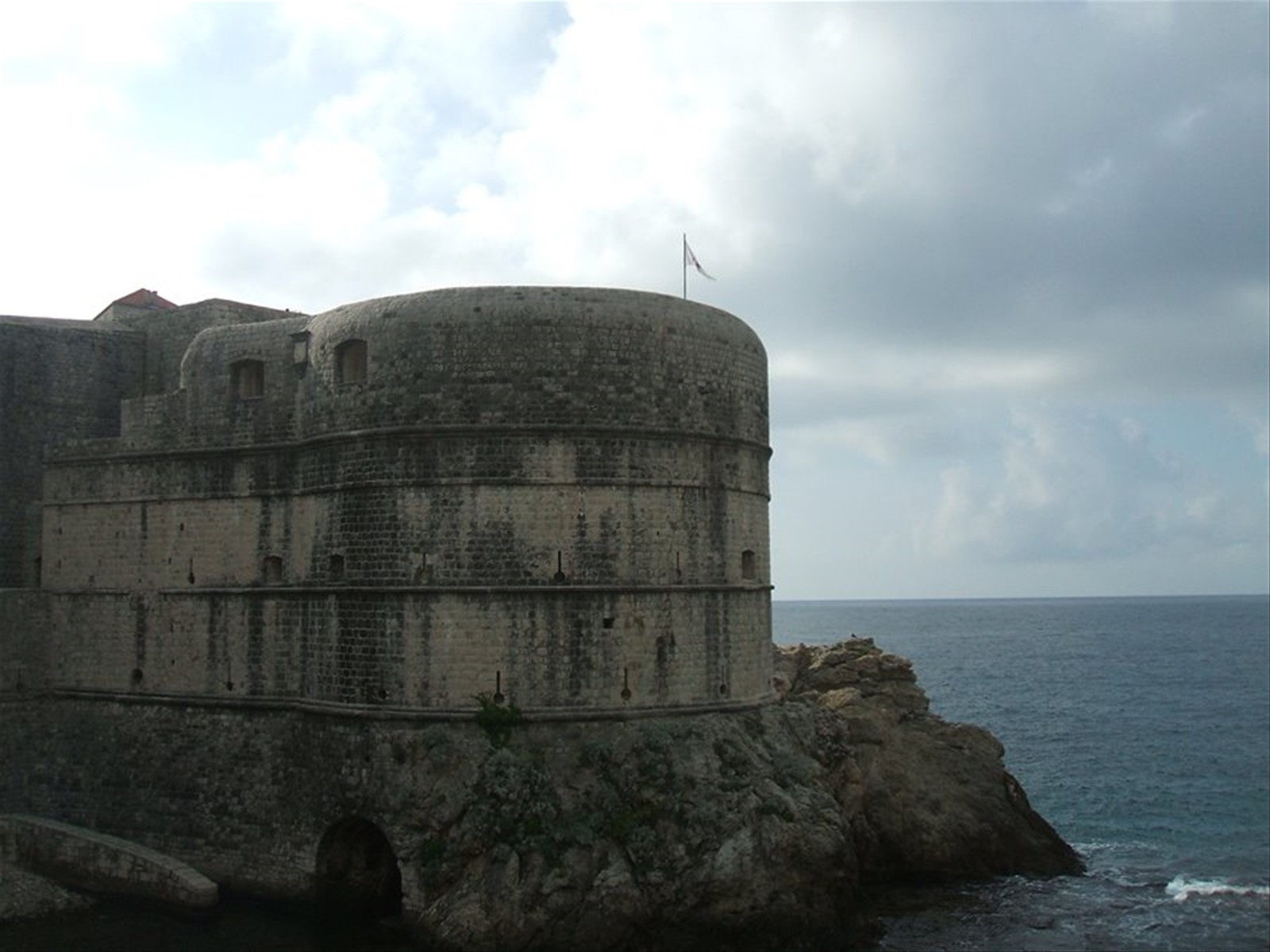 il castello - le antiche mura