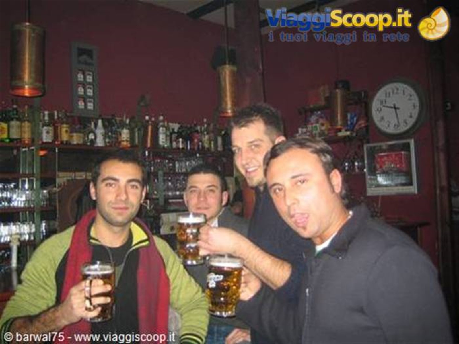 Brindisi in un pub