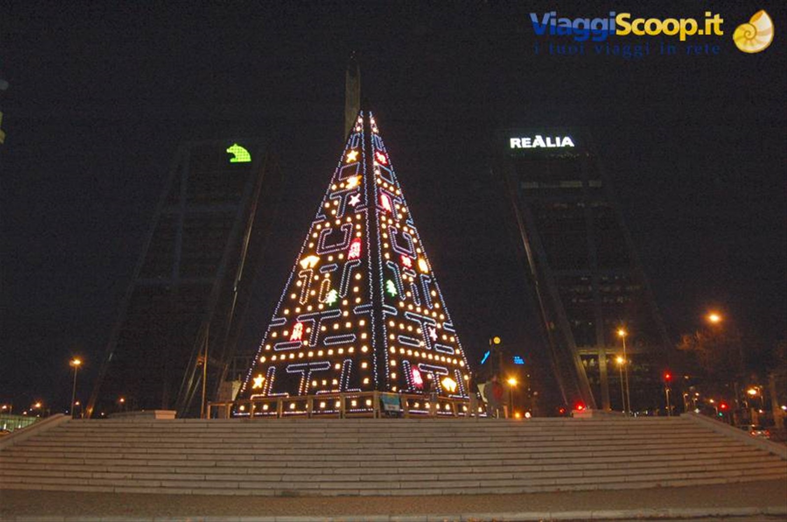 Madrid Albero di Natale tra Torre CajaMadrid e Realia